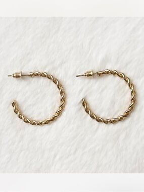 5/$15 🩷 MUST BUNDLE Gold Twisted Hoop Earrings - Classic Women's Jewelry